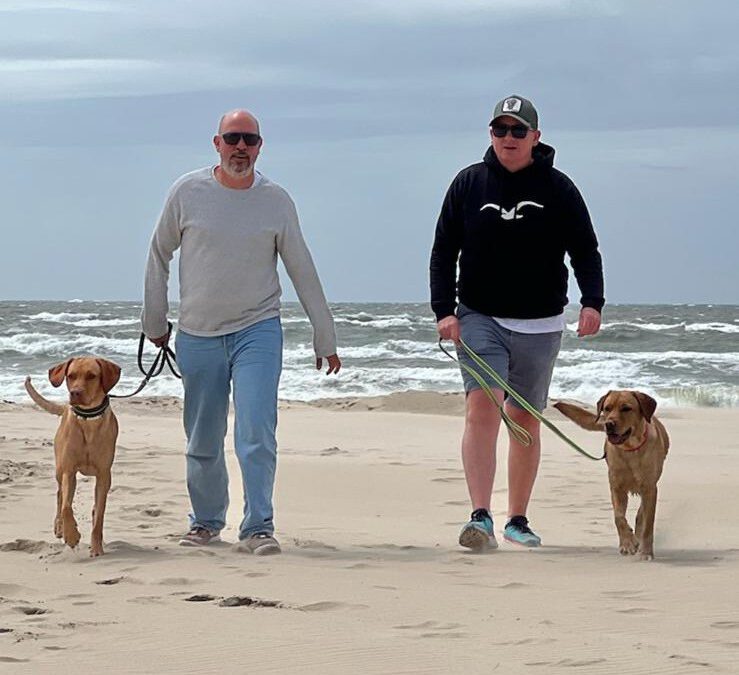 Sommerzeit ist Hundezeit – aber bitte mit Herz & Verstand!